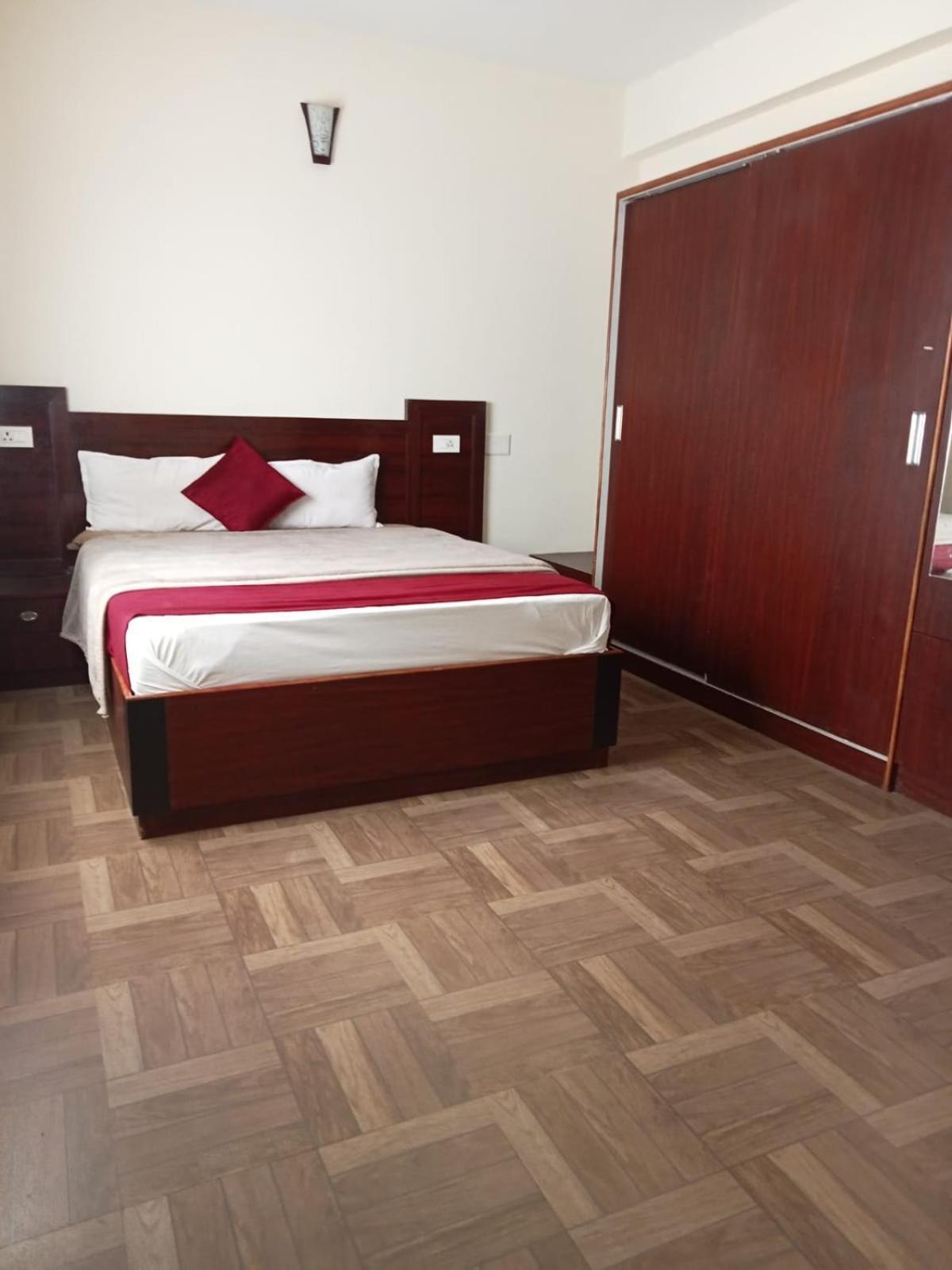 Pinehill Suits Utakamand Zewnętrze zdjęcie
