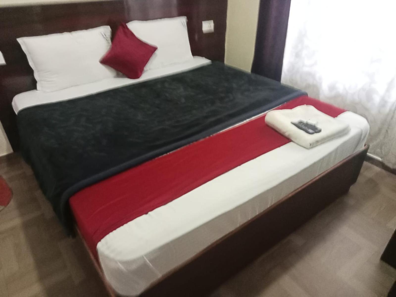 Pinehill Suits Utakamand Zewnętrze zdjęcie